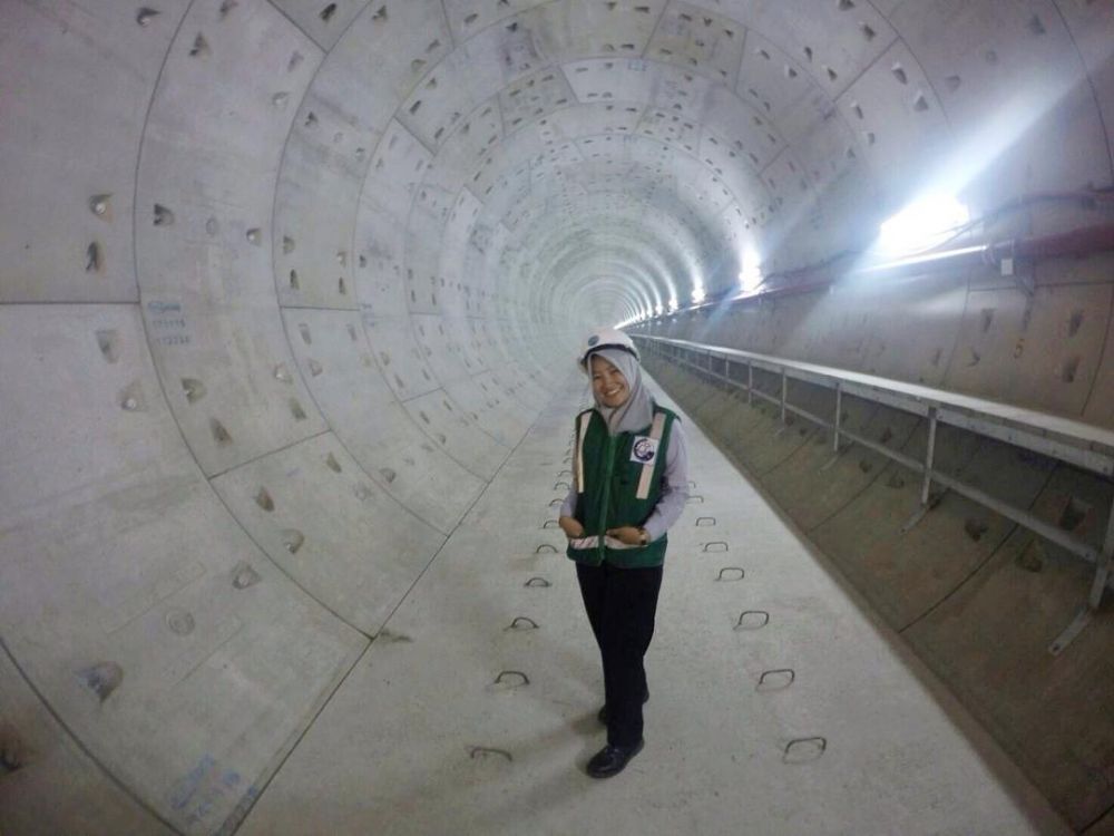 10 Pesona Tiara Alincia, calon masinis MRT perempuan Indonesia 