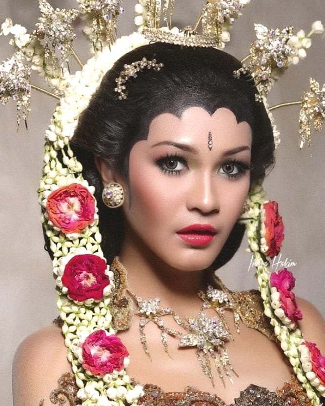 10 Foto editan seleb Hollywood bertema Kartini ini bikin ngakak