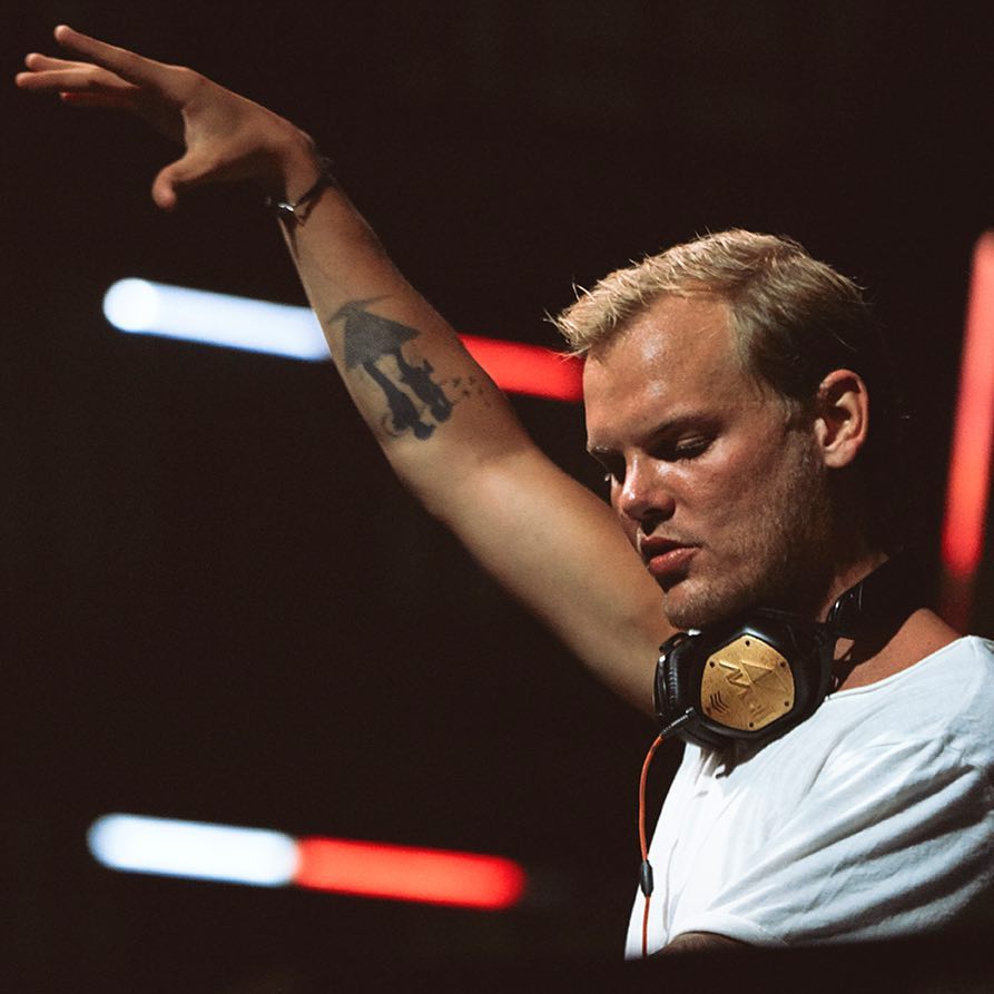 Meninggal dunia, ini 10 aksi panggung DJ Avicii yang akan dirindukan