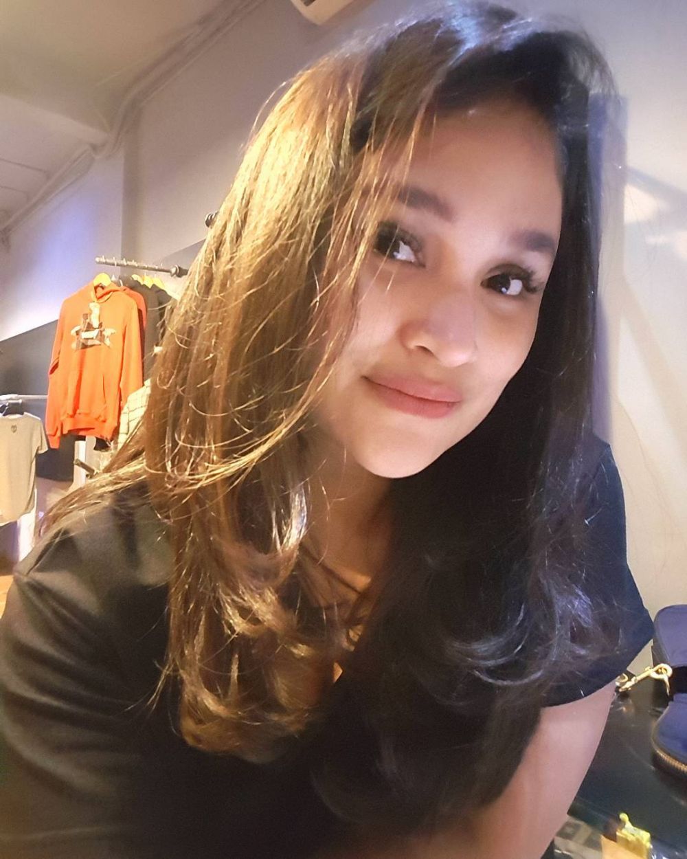 10 Pesona Ayu Natasya, istri Wendi Cagur yang cantiknya bak ABG