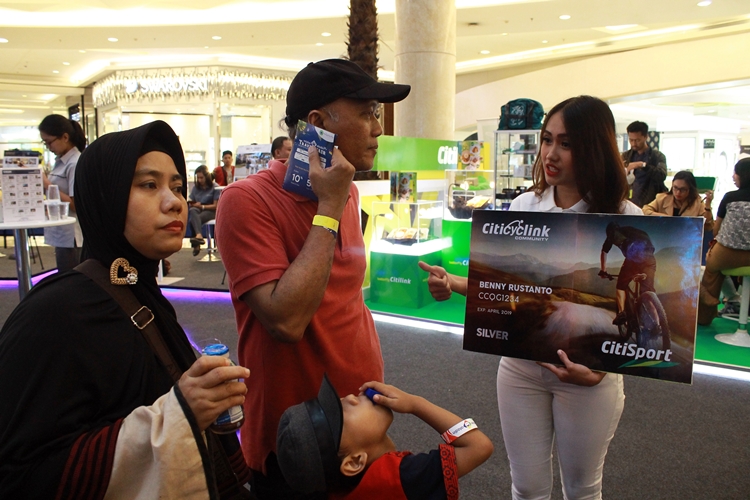 Begitu dibuka travel fair ini langsung diserbu pengunjung   