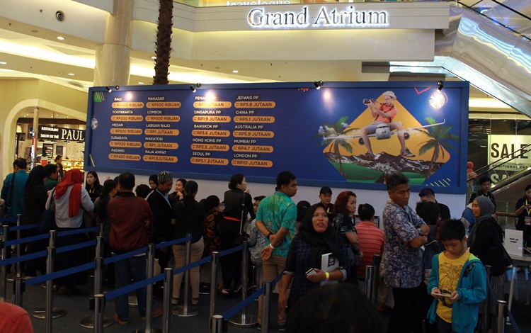 Begitu dibuka travel fair ini langsung diserbu pengunjung   