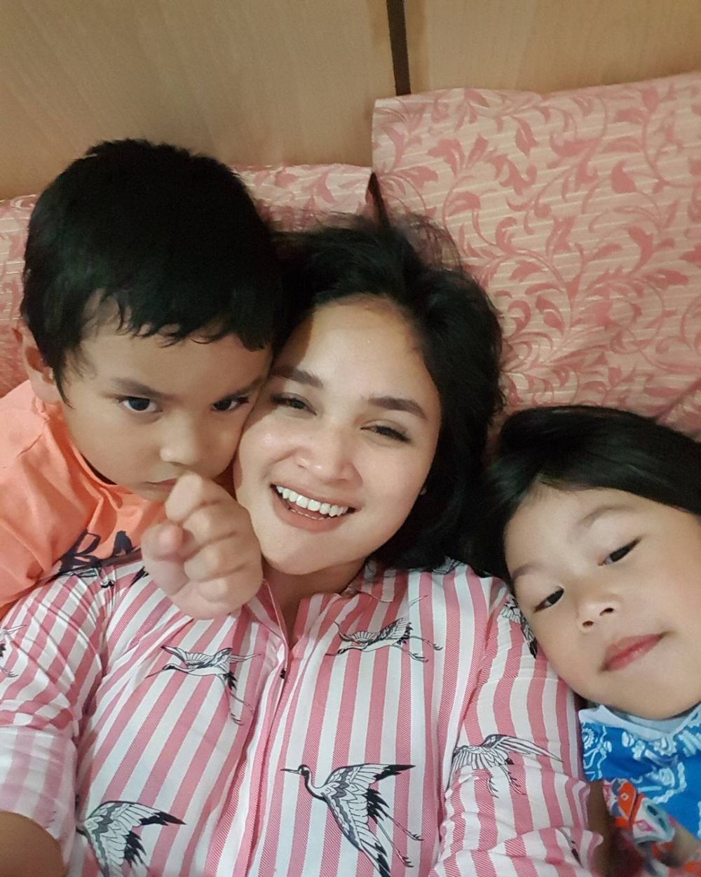 Adu gaya istri pelawak Wendi, Narji & Deny yang sama-sama cantik