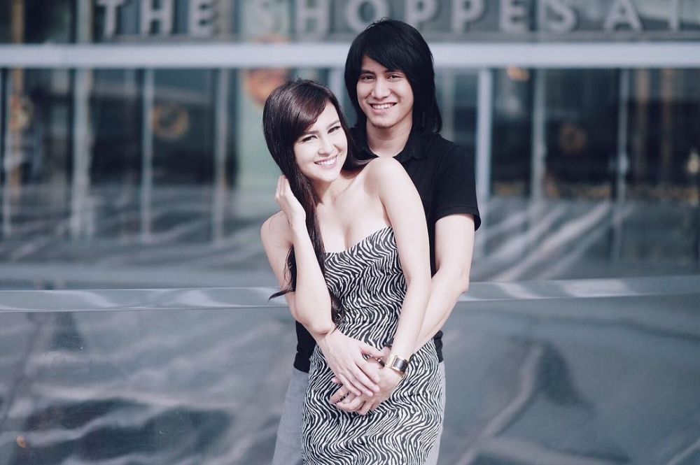 10 gaya pacaran Kevin Aprilio dan kekasih ini bikin panas dingin