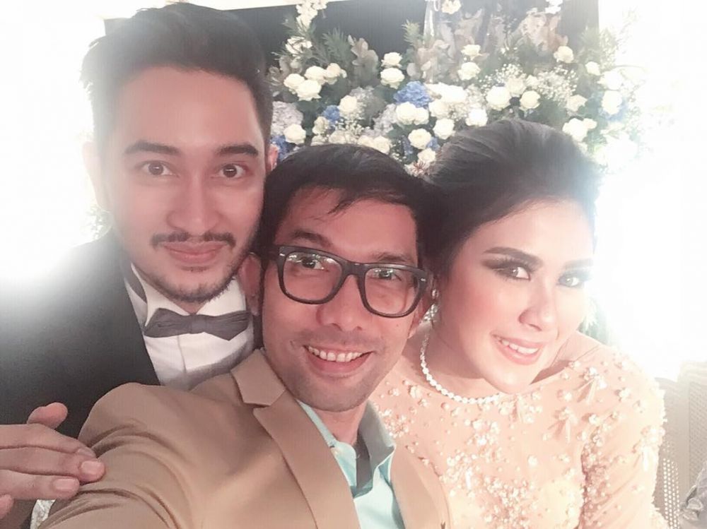 6 Momen kece selfie para seleb hadiri pernikahan Syahnaz & Jeje 