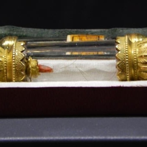 Kunjungi Turki, Anies Baswedan cium botol berisi janggut Rasulullah