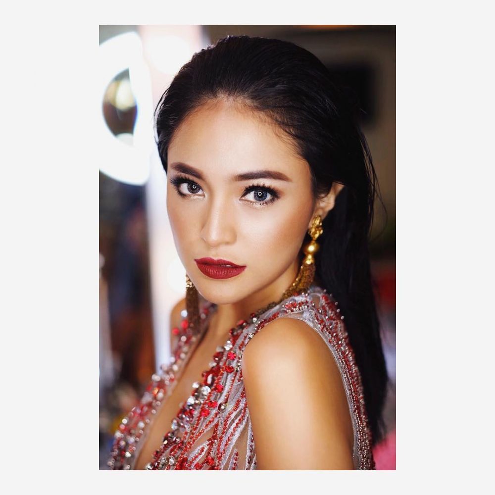 10 Penampilan Marshanda dengan bibir merah merona, cantik dan anggun