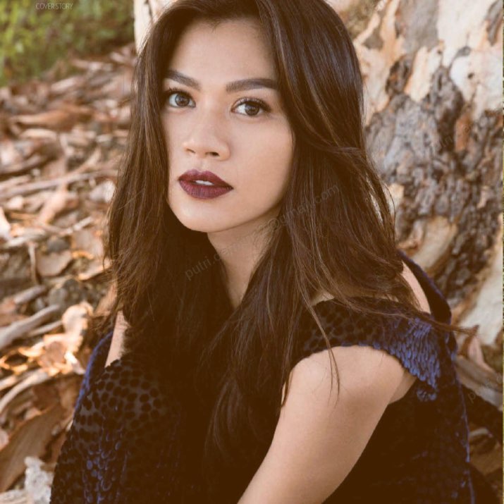 Beda usia, 5 gaya 'bidadari' keluarga Bakrie ini glamor & stylish