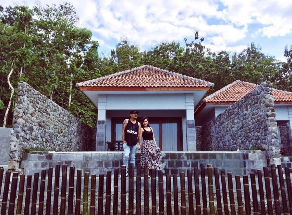 10 Potret kemesraan Rio Febrian dan Sabria Kono yang jarang terekspos