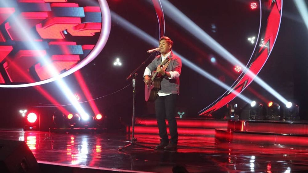 10 Beda penampilan Abdul di panggung Idol, bikin cewek ogah kedip