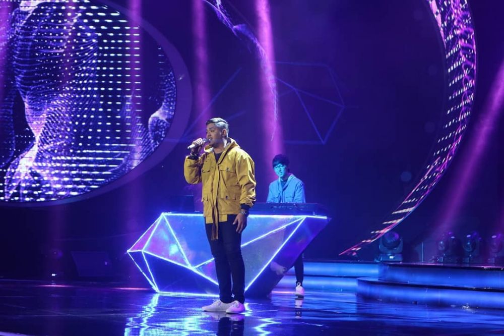 10 Beda penampilan Abdul di panggung Idol, bikin cewek ogah kedip