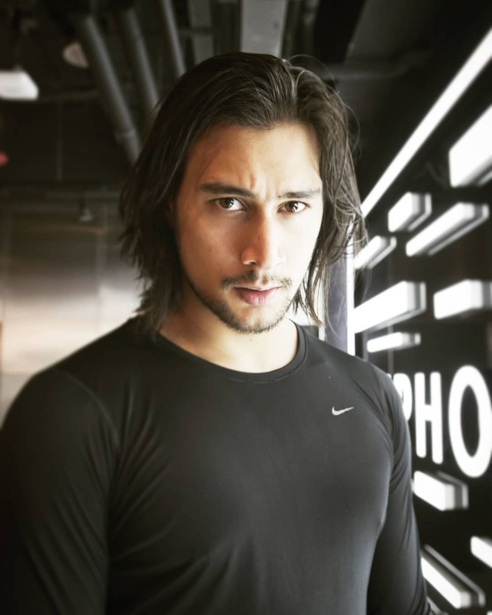 10 Pesona Daniel Adnan, cowok yang mirip Virzha di film Buffalo Boys