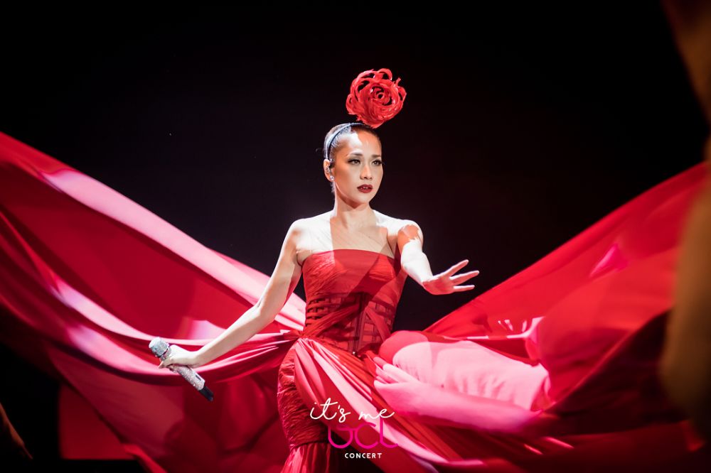 Jarang terekspos, ini 5 fotografer di balik megahnya konser para seleb