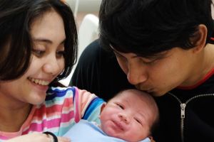 Istri Aden Bajaj melahirkan anak kedua, ini 5 momen bahagianya