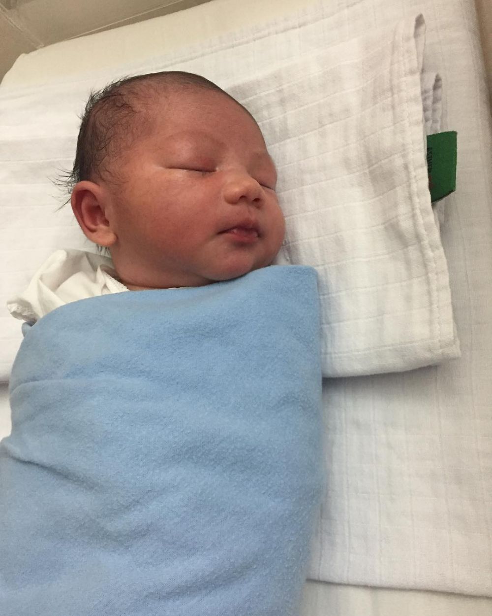 Istri Aden Bajaj melahirkan anak kedua, ini 5 momen bahagianya