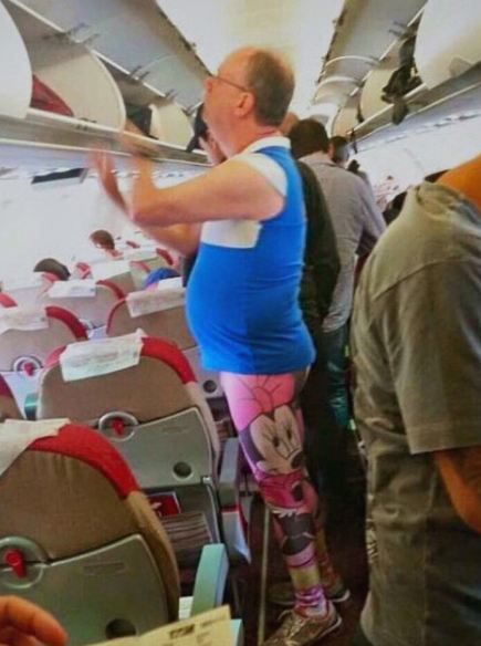 Gaya pakaian 15 kakek ini absurd abis, dijamin bikin tepuk jidat