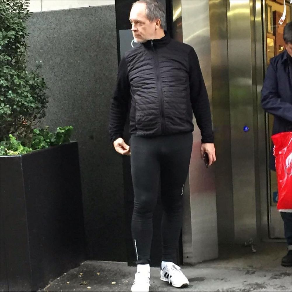 Gaya pakaian 15 kakek ini absurd abis, dijamin bikin tepuk jidat