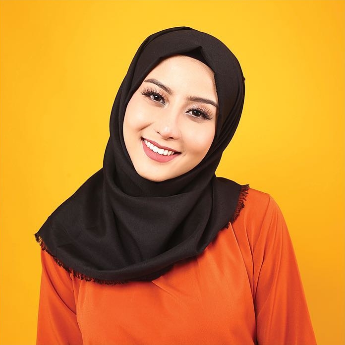 Awkarin bisnis hijab, ini 7 potretnya yang bikin hati adem