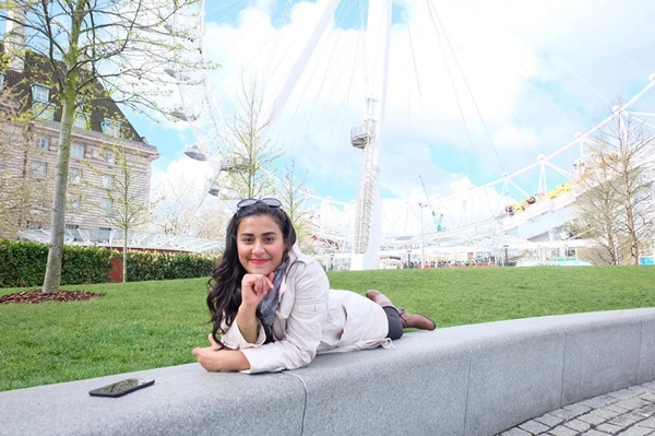 10 Pesona Fatin, adik Abdul Idol yang berprofesi sebagai pramugari