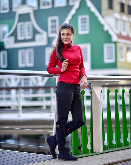 10 Pesona Fatin, adik Abdul Idol yang berprofesi sebagai pramugari