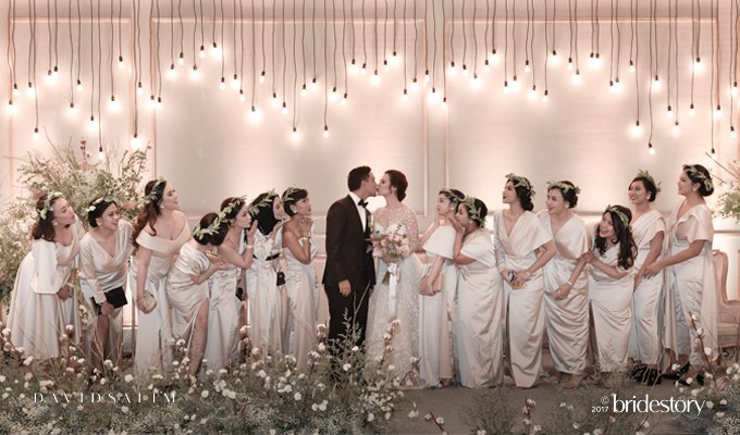 Momen wedding kiss 8 pasangan seleb ini romantisnya bikin baper 
