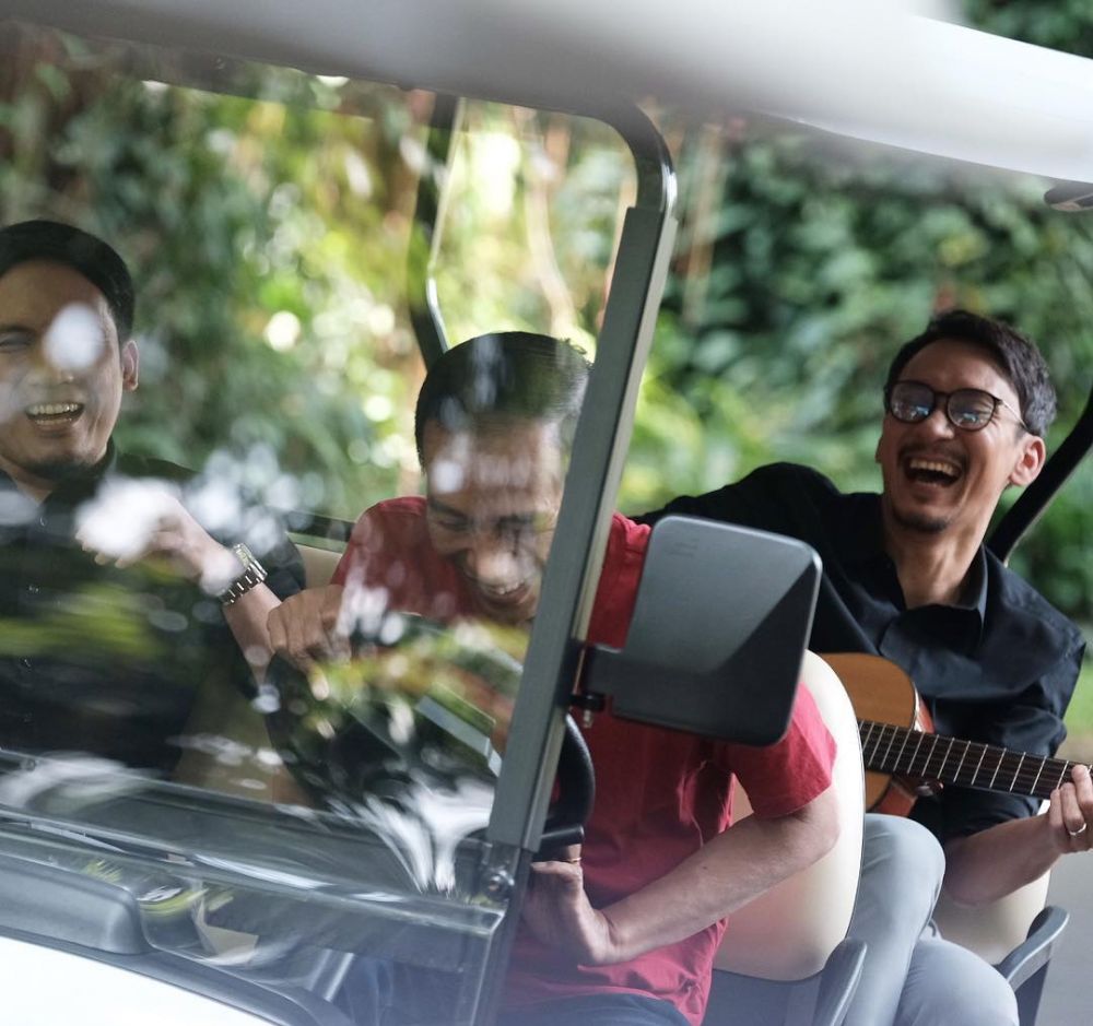 Bikin iri, 5 seleb ini pernah ngevlog bareng Presiden Jokowi