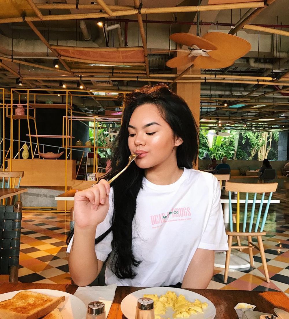 Tak melulu terbuka, ini 10 potret Shafa Harris berpakaian tertutup