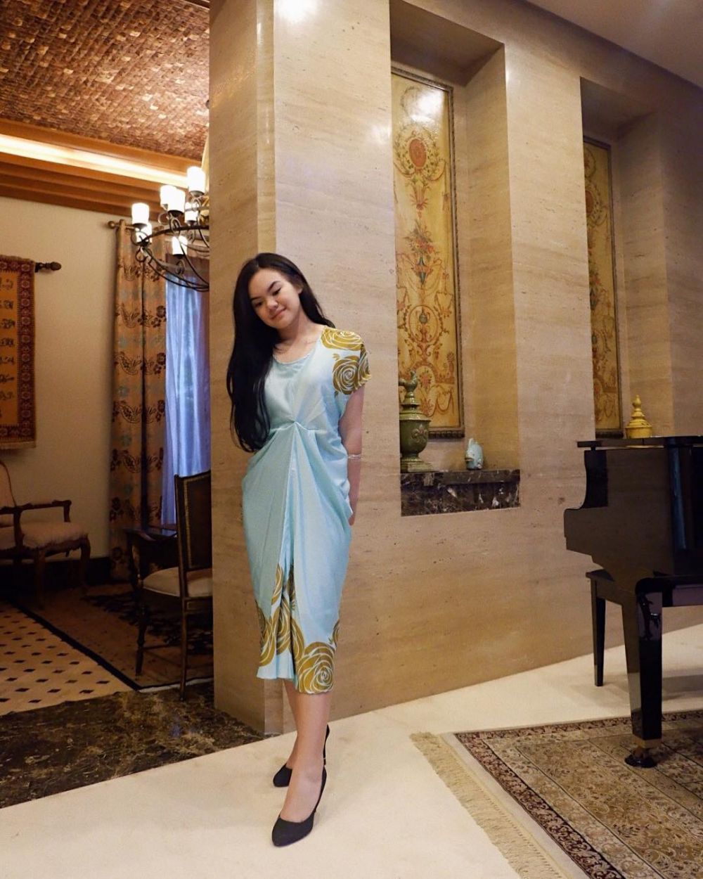 Tak melulu terbuka, ini 10 potret Shafa Harris berpakaian tertutup