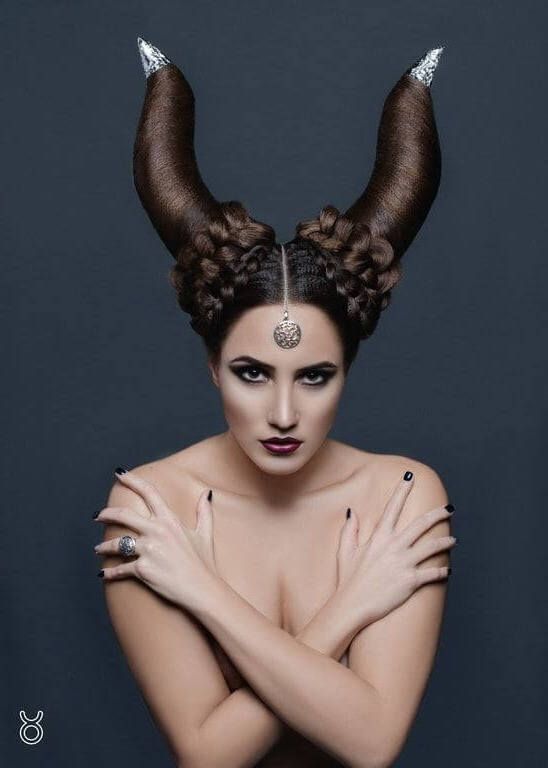 10 Gaya sanggul ini antimainstream, berani coba pas nikahan?