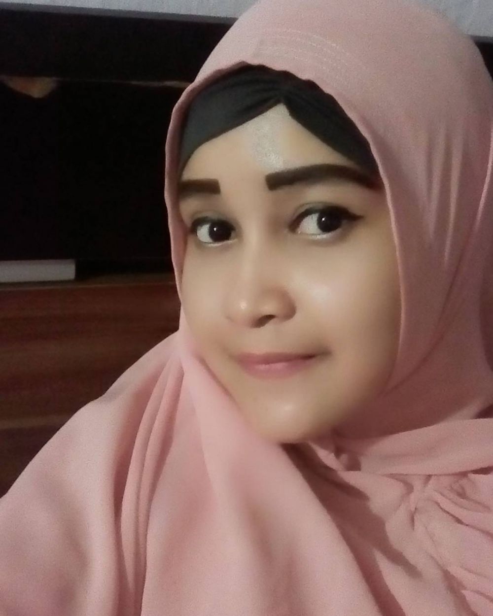 Bercerai, 6 seleb Tanah Air ini putuskan melepas hijab saat menjanda