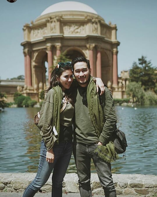 10 Potret seru honeymoon Syahnaz & Jeje di AS, ajak mama Amy lho