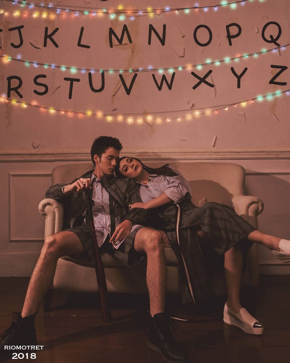 5 Gaya pemotretan Stefan William & Celine Evangelista, romantis abis