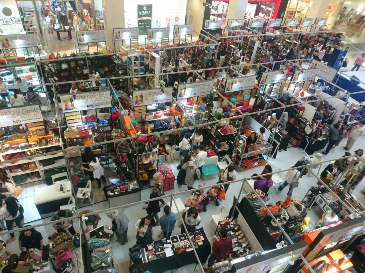 Bazar barang second ini 12 kali digelar tetap ramai, rahasianya simpel