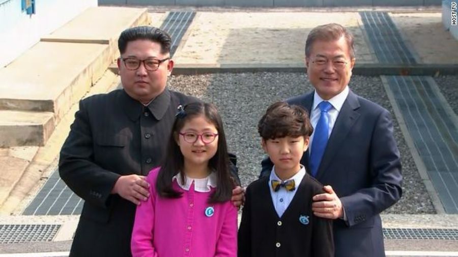 10 Momen bersejarah Korsel & Korut, Kim Jong Un bertemu Mon Jae-in
