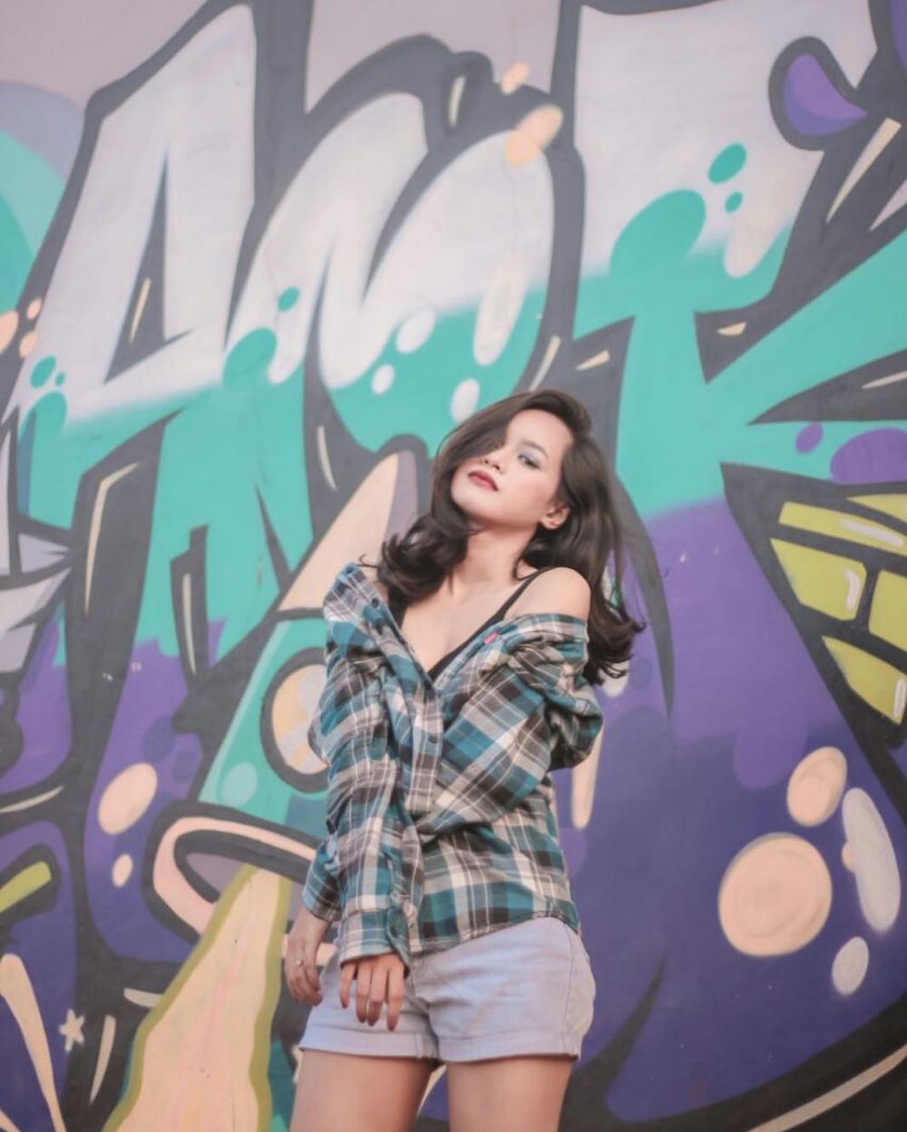 10 Pose seksi Ulfi Damayanti, anak Elly Sugigi yang memesona