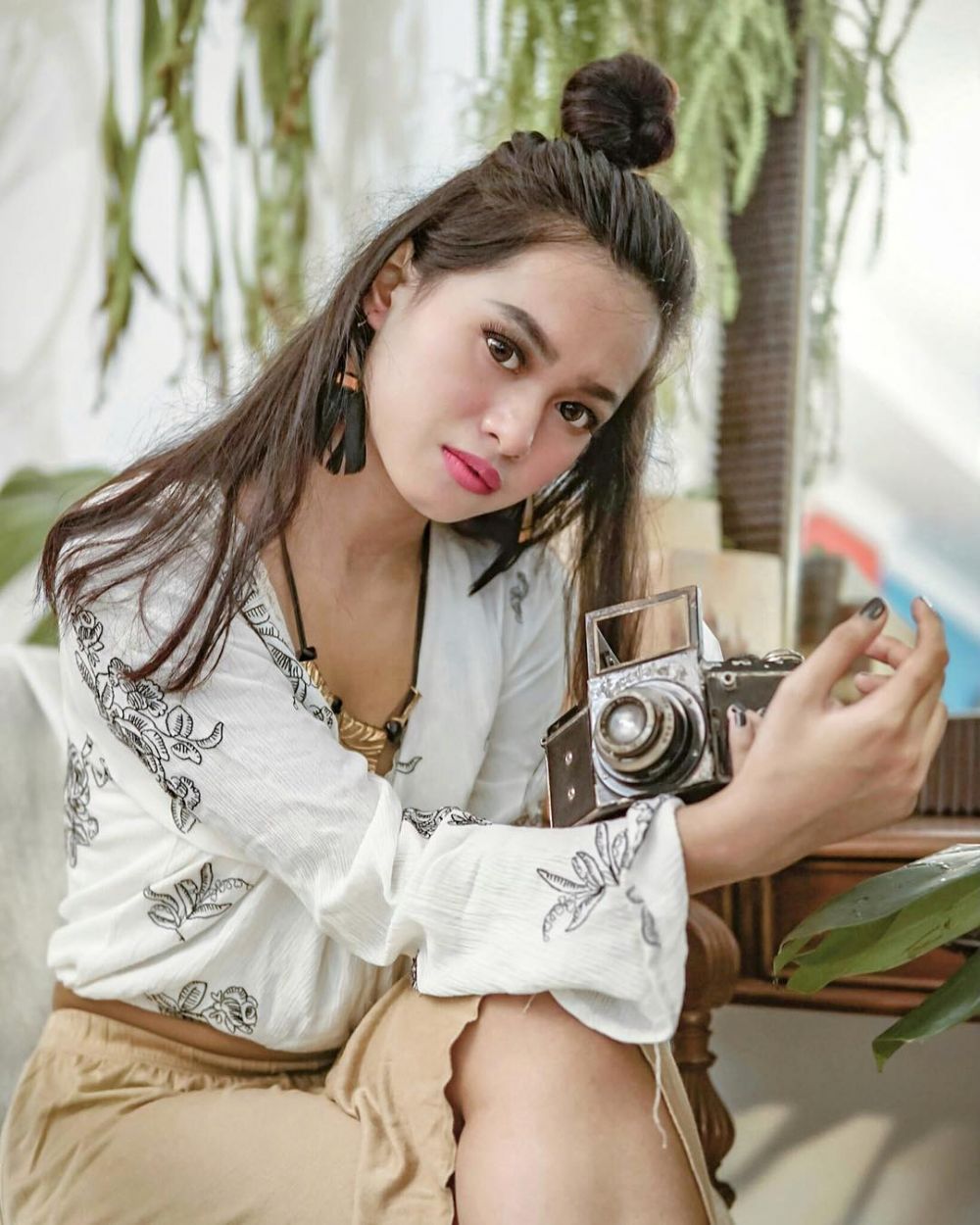 10 Pose seksi Ulfi Damayanti, anak Elly Sugigi yang memesona