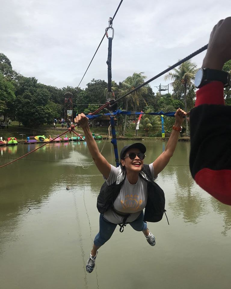 10 Potret Delly Malik, ibu Dimas Anggara yang tak kalah hits