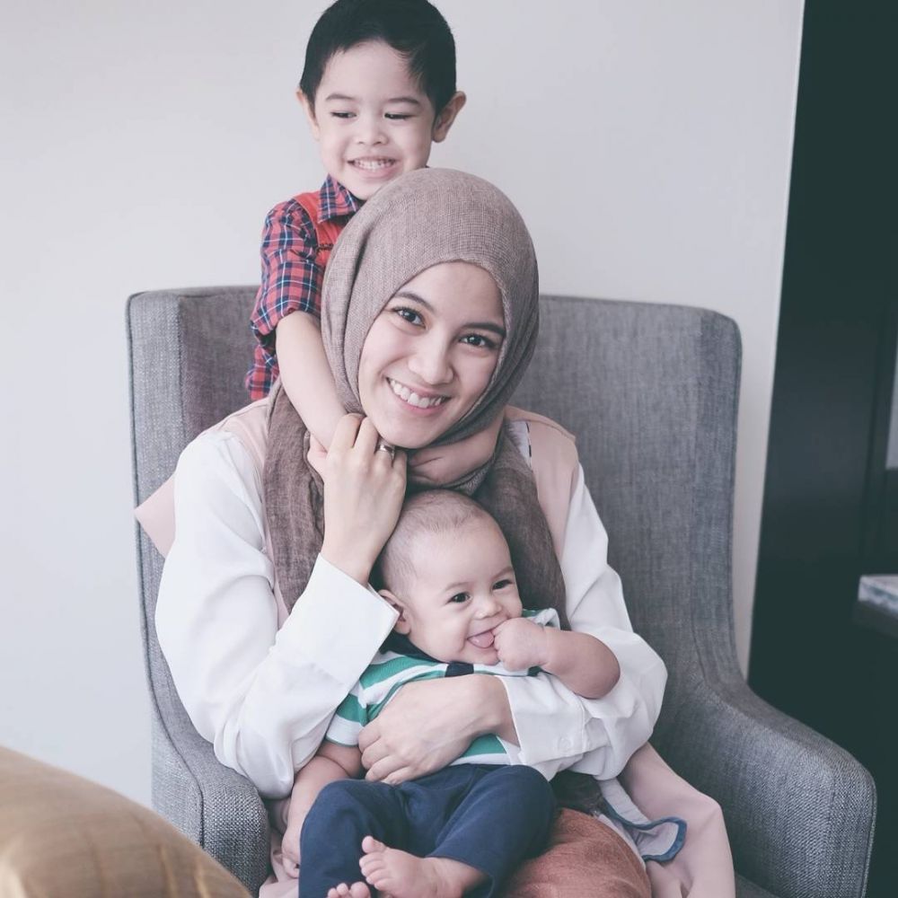 Jadi mama muda, ini 10 gaya Alyssa Soebandono momong dua buah hatinya