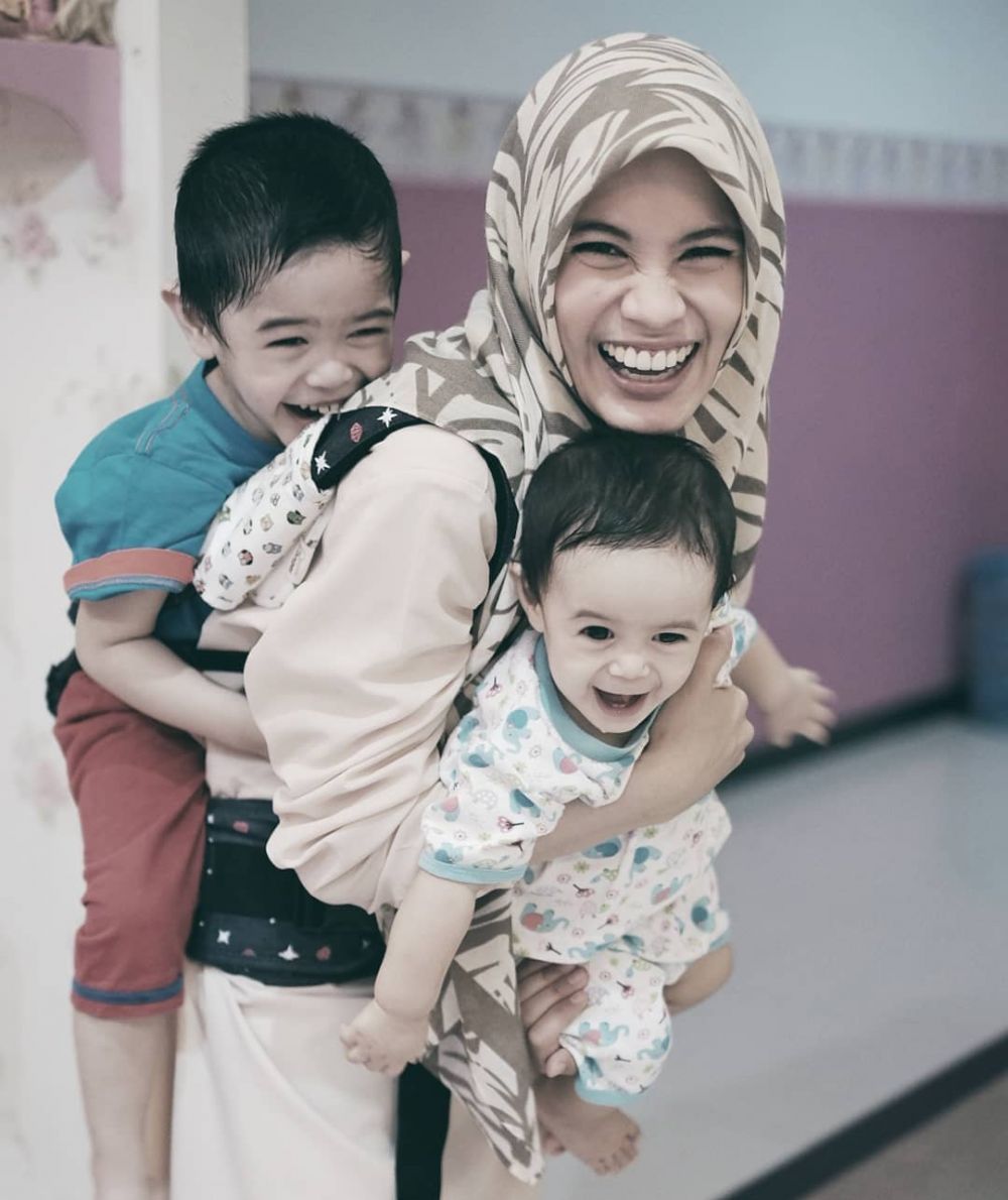 Jadi mama muda, ini 10 gaya Alyssa Soebandono momong dua buah hatinya