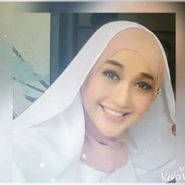 10 Potret cantik Paramitha Rusady saat berhijab, senyumnya meneduhkan