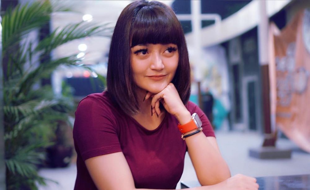 6 Penampilan terbaru Siti Badriah berambut poni, jadi imut banget