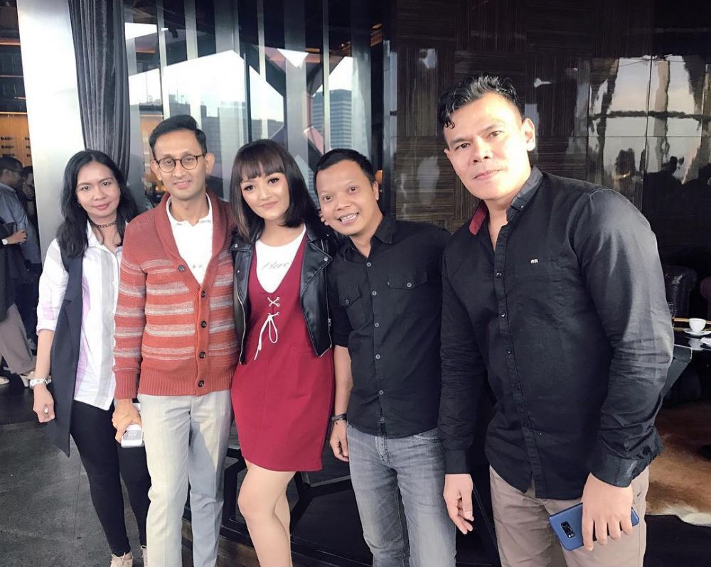 6 Penampilan terbaru Siti Badriah berambut poni, jadi imut banget