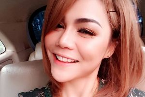 Mengaku ingin jadi mualaf, ini 7 potret DJ Butterfly saat pakai hijab