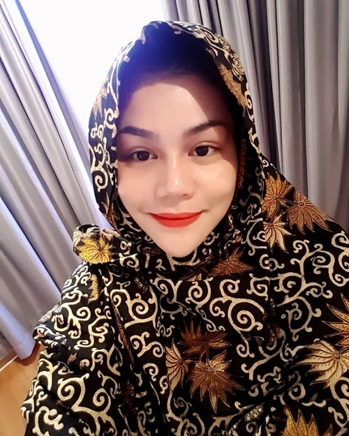 Mengaku ingin jadi mualaf, ini 7 potret DJ Butterfly saat pakai hijab