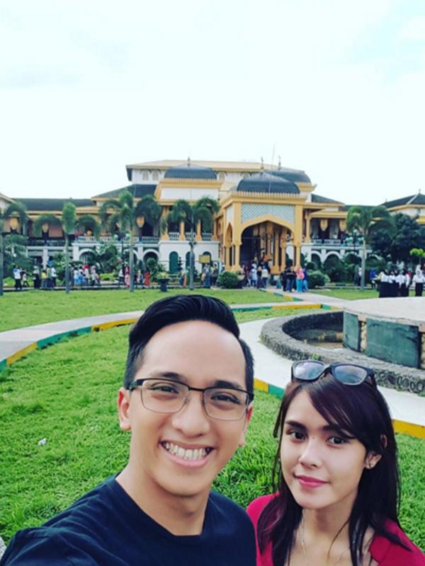 Tampak adem ayem, kandasnya hubungan 5 pasangan seleb ini bikin heboh