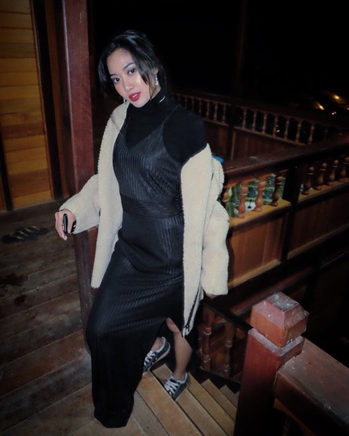 Tak melulu terbuka, 10 gaya Widy 'Vierratale' ini justru seksi banget