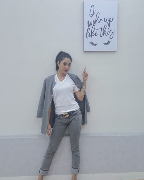 Tak melulu terbuka, 10 gaya Widy 'Vierratale' ini justru seksi banget