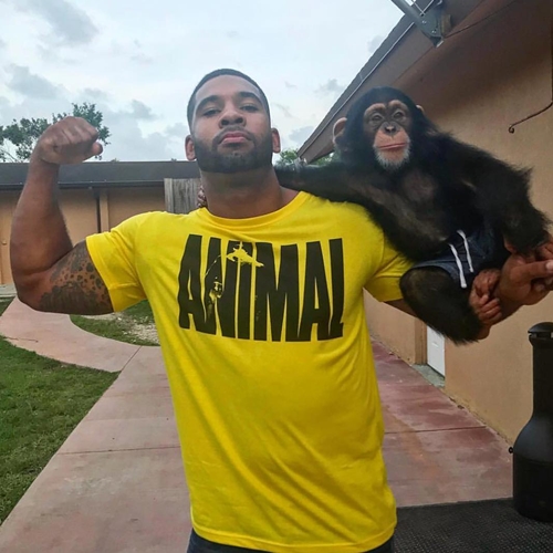 10 Potret Mike Holston bareng hewan liar, Tarzan di dunia nyata nih