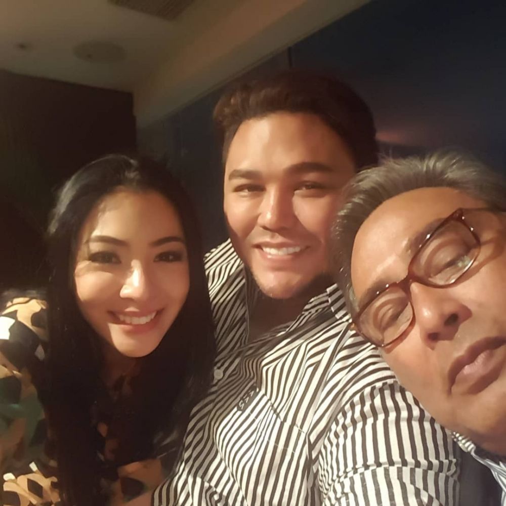Direstui, ini 7 momen hangat Faye Malisorn dan orangtua Ivan Gunawan