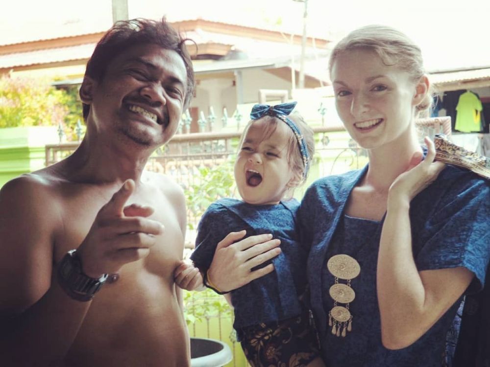 Menikah dengan bule, ini 10 potret hangat keluarga Bayu Kumbara